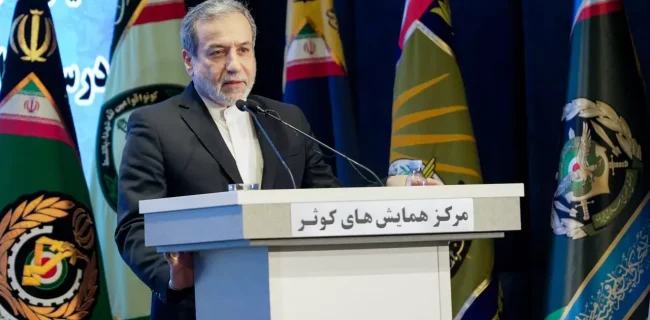 حضور و سخنرانی وزیر امور خارجه در همایش هادیان سیاسی نیروهای مسلح به میزبانی ارتش