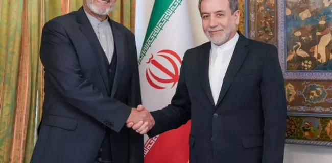 علیرضا بیکدلی سرپرست جدید سفارت جمهوری اسلامی ایران در افغانستان با وزیر امور خارجه دیدار کرد