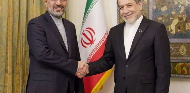 دیدار سفیر جمهوری اسلامی ایران در تاجیکستان با وزیر امور خارجه