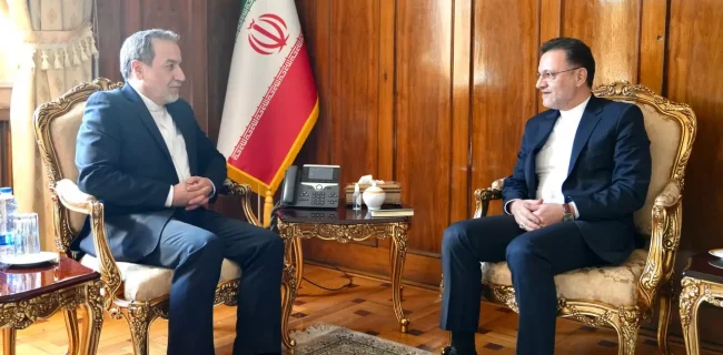 دیدار سفیر جمهوری اسلامی ایران در چین با وزیر امور خارجه