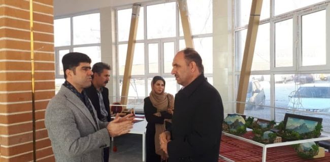 بازدید مدیرکل میراث‌فرهنگی کرمانشاه از نمایشگاه صنایع‌دستی روانسر