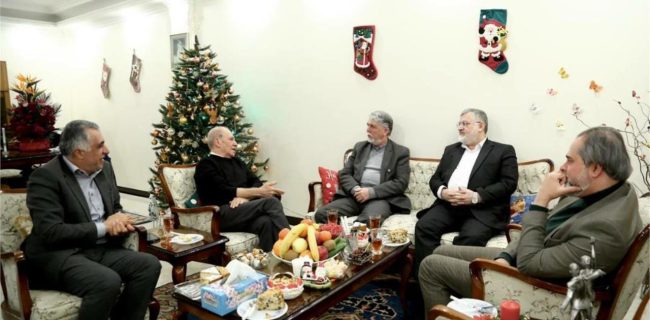 یک غروب دل‌انگیز در خانه واروژ کریم‌مسیحی